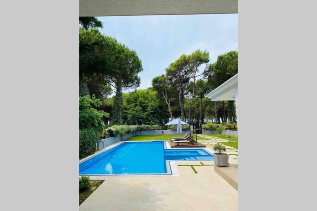 Beachfront Villa With Private Pool By Monika Experiences Golem  Zewnętrze zdjęcie